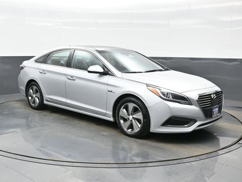 Used 2016 Hyundai Sonata Limited w/ Option Group 02 image 8