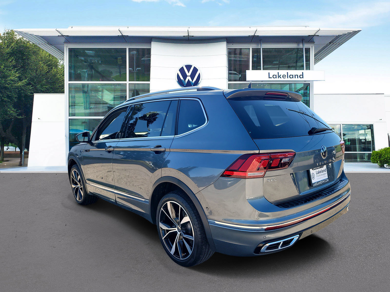 Used 2022 Volkswagen Tiguan SEL R-Line AWD/4WD image 4