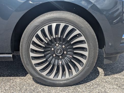 Used 2021 Lincoln Navigator Black Label w/ Cargo Convenience Package AWD/4WD image 10