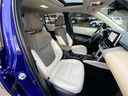 Certified 2023 Toyota Corolla Cross XLE image 24