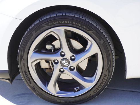 Used 2019 Hyundai Veloster 2.0 FWD image 4