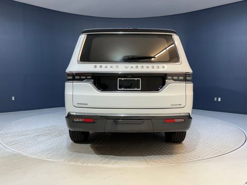 Used 2022 Jeep Grand Wagoneer Series III w/ Rear Seat Video Group 1 image 9