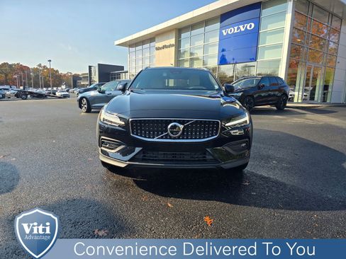 Certified 2025 Volvo V60 B5 Cross Country Ultra w/ Protection Package Premier AWD/4WD image 3