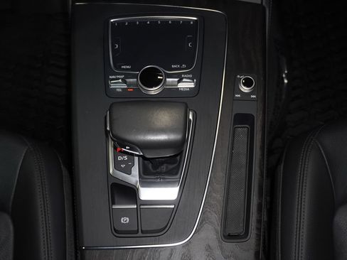 Used 2020 Audi Q5 e Premium Plus w/ Premium Plus Package AWD/4WD image 22