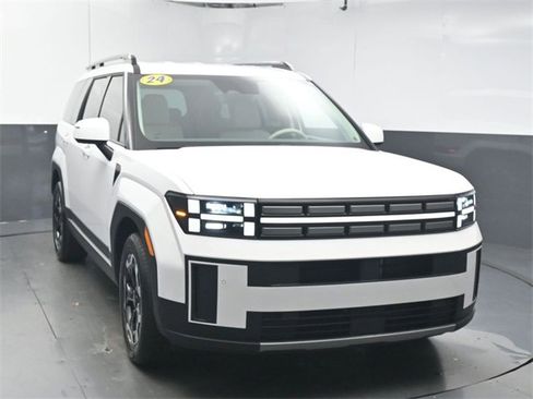 Used 2024 Hyundai Santa Fe SEL image 2