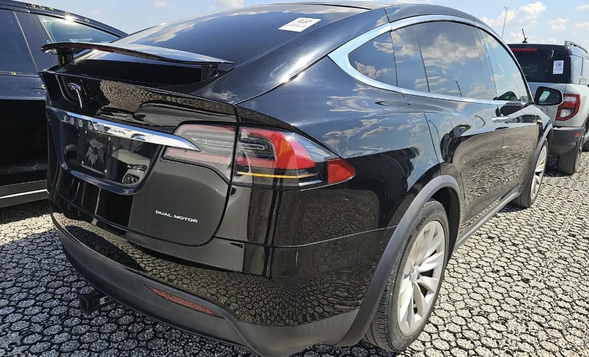 Used 2021 Tesla Model X Long Range AWD/4WD image 3