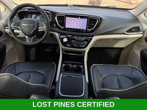 Used 2023 Chrysler Pacifica Limited FWD image 23