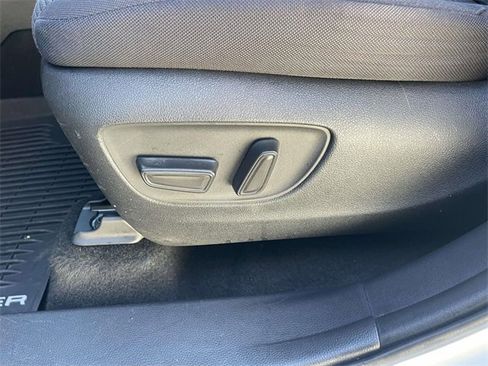 Used 2020 Toyota Highlander L image 16