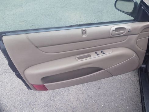 Used 2002 Chrysler Sebring GTC FWD image 15