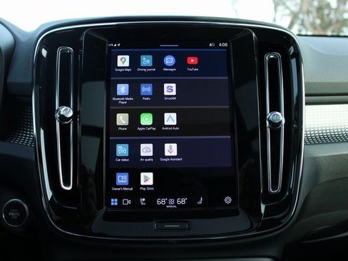 Used 2025 Volvo XC40 B5 Plus image 20