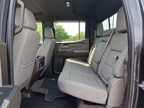 Used 2024 GMC Sierra 1500 SLT w/ SLT Premium Plus Package AWD/4WD image 9