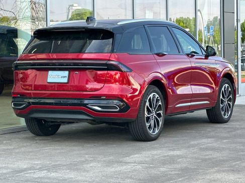 Used 2024 Lincoln Nautilus Reserve AWD/4WD image 3
