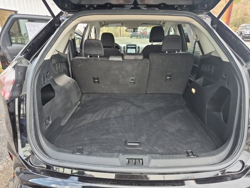 Used 2024 Ford Edge SE w/ Black Appearance Package image 15
