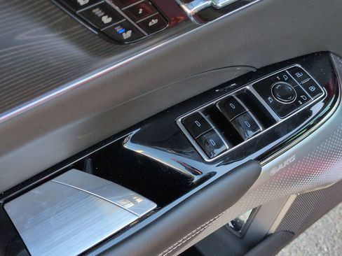 Used 2024 Cadillac Lyriq Luxury image 15