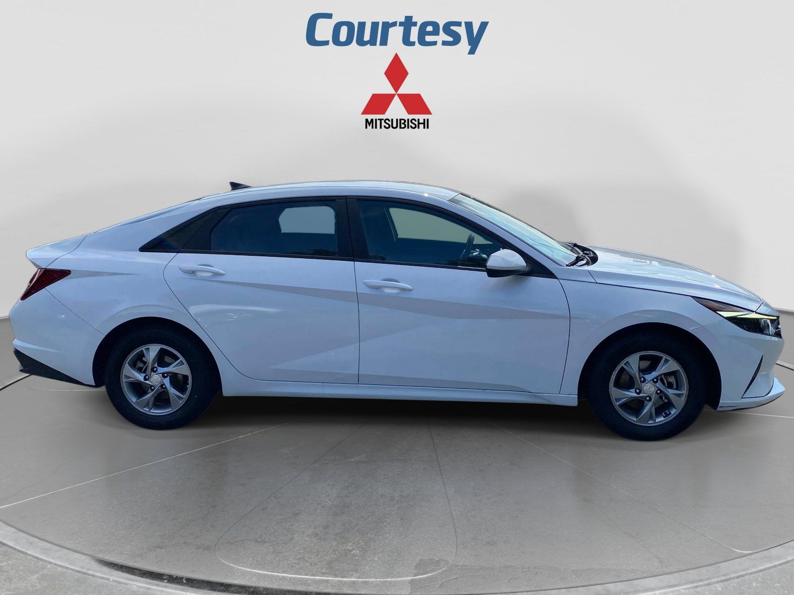 Used 2021 Hyundai Elantra SE FWD image 6