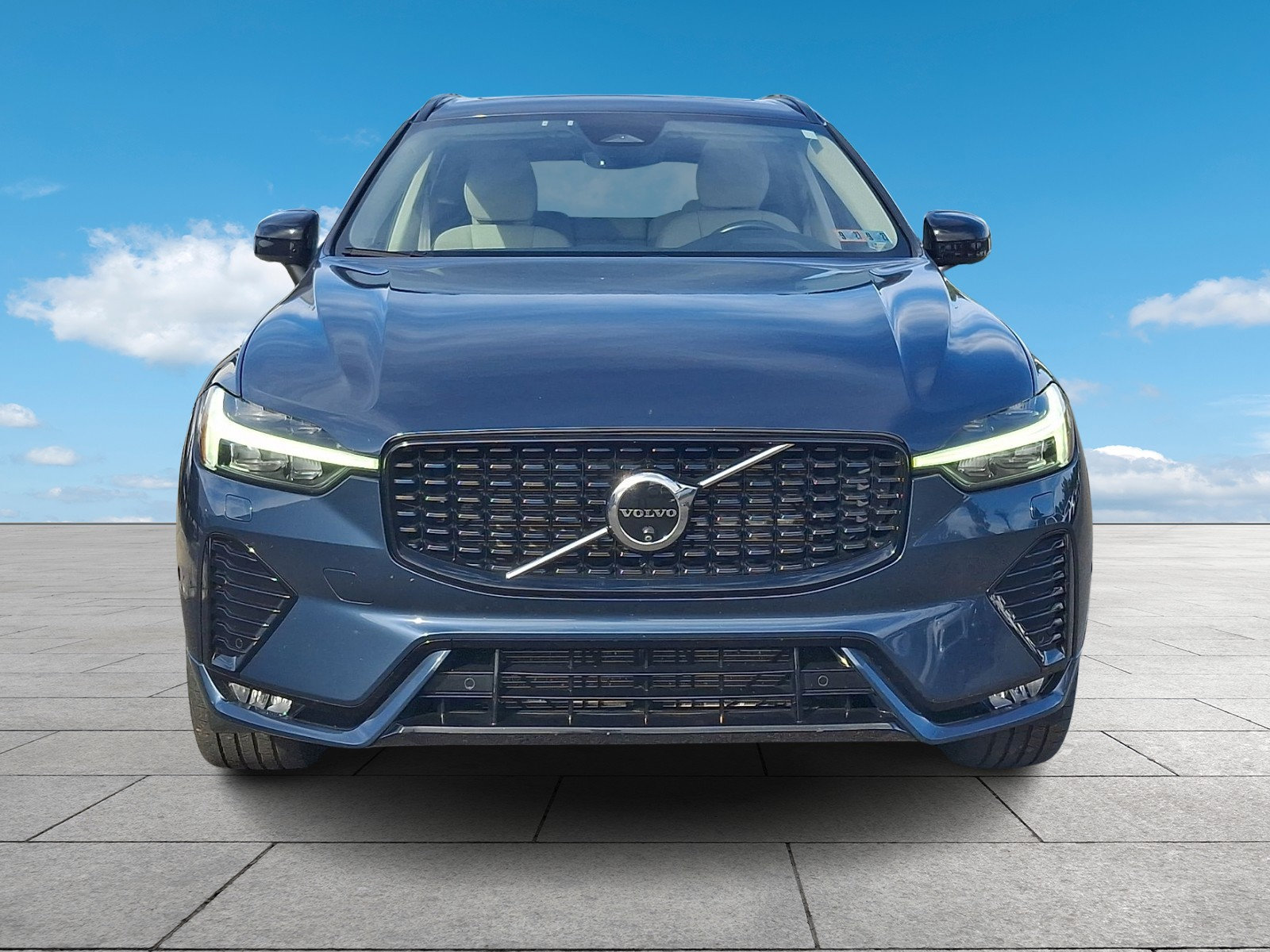 Certified 2024 Volvo XC60 B5 Plus w/ Climate Package AWD/4WD image 2