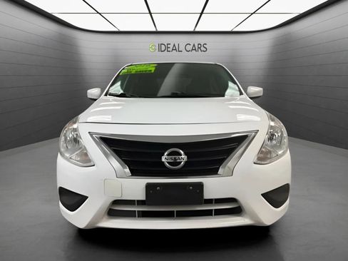 Used 2016 Nissan Versa SV FWD image 2