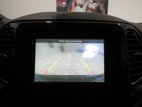 Used 2019 Jeep Compass Latitude AWD/4WD image 16