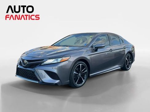 Used 2018 Toyota Camry XSE FWD image 1