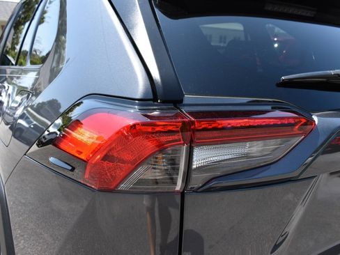 Used 2021 Toyota RAV4 LE FWD image 38