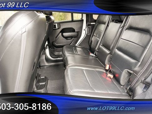 Used 2018 Jeep Wrangler Unlimited Sahara AWD/4WD image 14