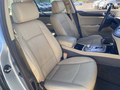 Used 2011 Hyundai Genesis 4.6 RWD image 9