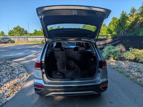 Certified 2023 Volkswagen Taos SE w/ Panoramic Sunroof Package FWD image 20