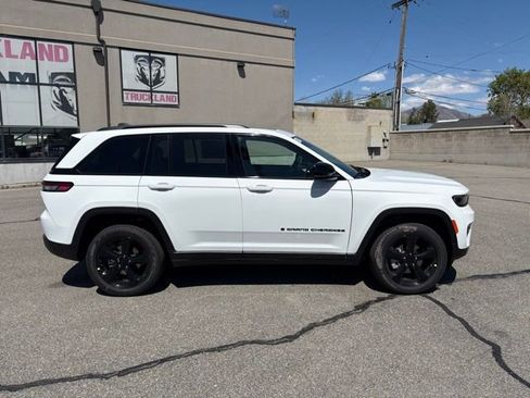 New 2025 Jeep Grand Cherokee Limited w/ Black Appearance Package image 8