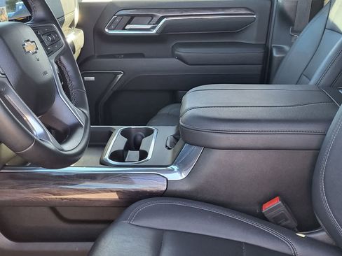 Used 2024 Chevrolet Silverado 2500 LTZ w/ LTZ Convenience Package image 28