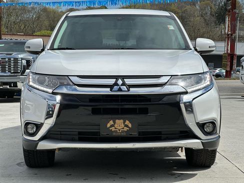 Used 2017 Mitsubishi Outlander SE AWD/4WD image 4