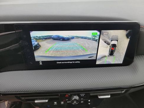 Used 2025 Nissan Kicks SR FWD image 21