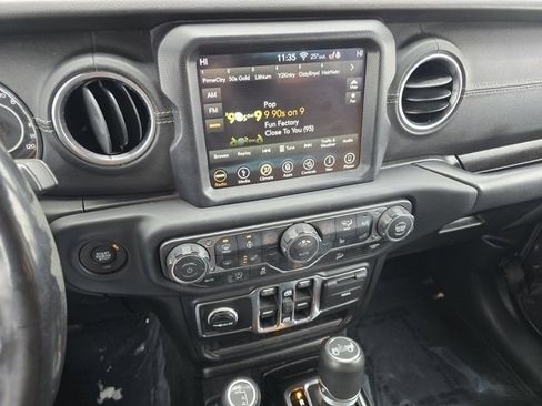 Used 2018 Jeep Wrangler Unlimited Sahara image 39