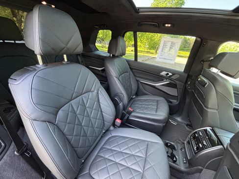 Used 2025 BMW X7 xDrive40i w/ M Sport Package AWD/4WD image 21