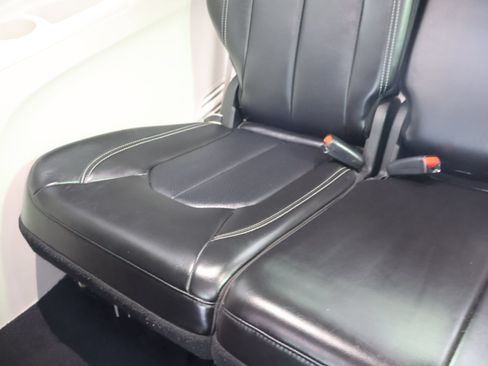 Used 2024 Chrysler Pacifica Touring-L FWD image 45