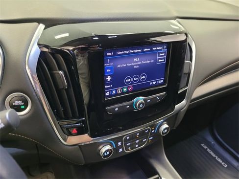 Used 2020 Chevrolet Traverse LT w/ LPO, Black Accent Package image 21