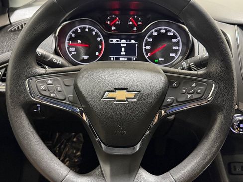 Used 2019 Chevrolet Cruze LT FWD image 15