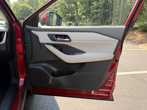 Used 2021 Nissan Rogue SV w/ Premium Package FWD image 16