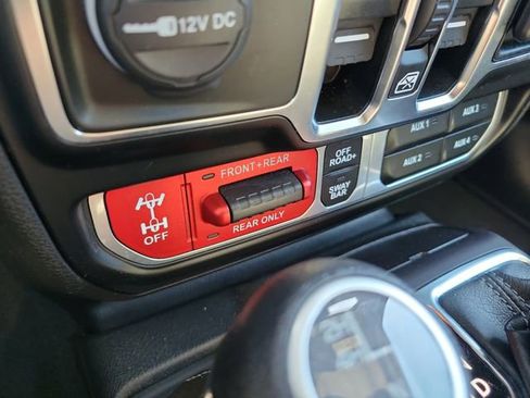 Used 2024 Jeep Wrangler Rubicon image 13