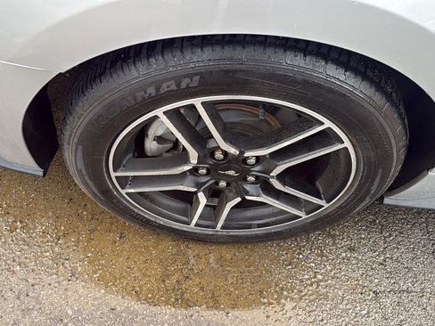 Used 2018 Ford Mustang Premium RWD image 27