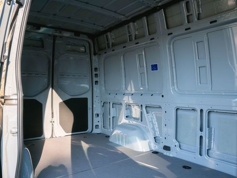 Used 2025 Mercedes-Benz Sprinter 2500 image 12