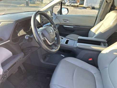 Certified 2024 Toyota Sienna XLE image 10