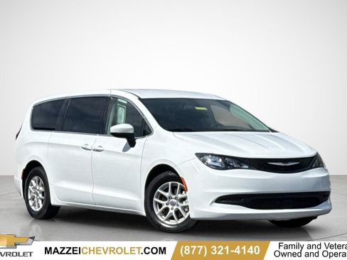 Used 2022 Chrysler Voyager LX FWD image 1