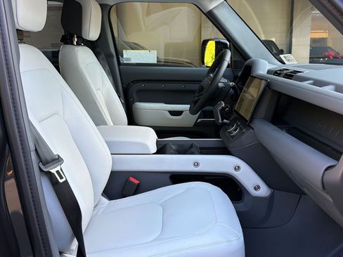 New 2026 Land Rover Defender 130 X-Dynamic SE AWD/4WD image 25