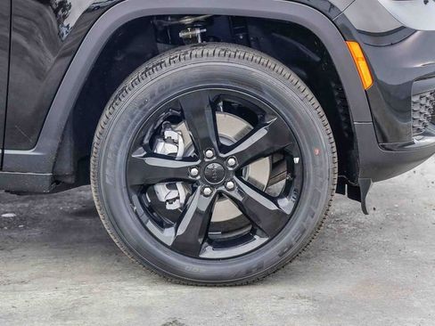 New 2025 Jeep Grand Cherokee L Altitude image 11