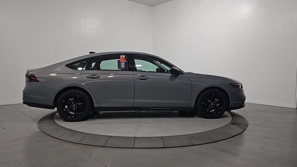 Used 2025 Honda Accord SE image 6