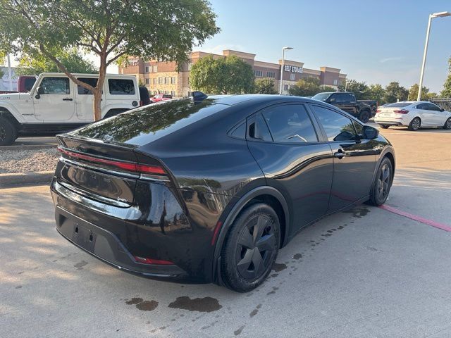 Used 2024 Toyota Prius LE FWD image 5