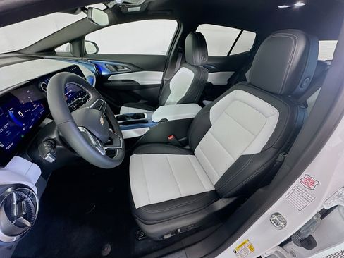 Used 2025 Chevrolet Equinox EV LT FWD image 13