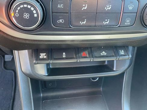 Used 2017 Chevrolet Colorado LT w/ LT Convenience Package RWD image 13