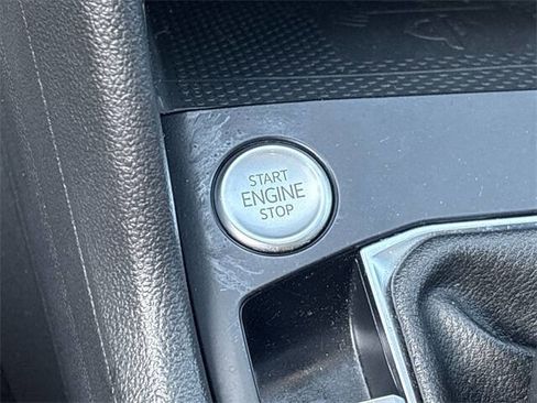 Used 2022 Volkswagen Taos SE w/ Panoramic Sunroof Package image 8