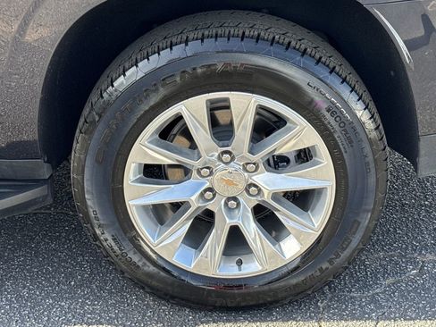 Used 2025 Chevrolet Suburban Premier RWD image 20